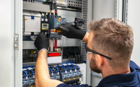 7 Things To Look For When Choosing An Electrician