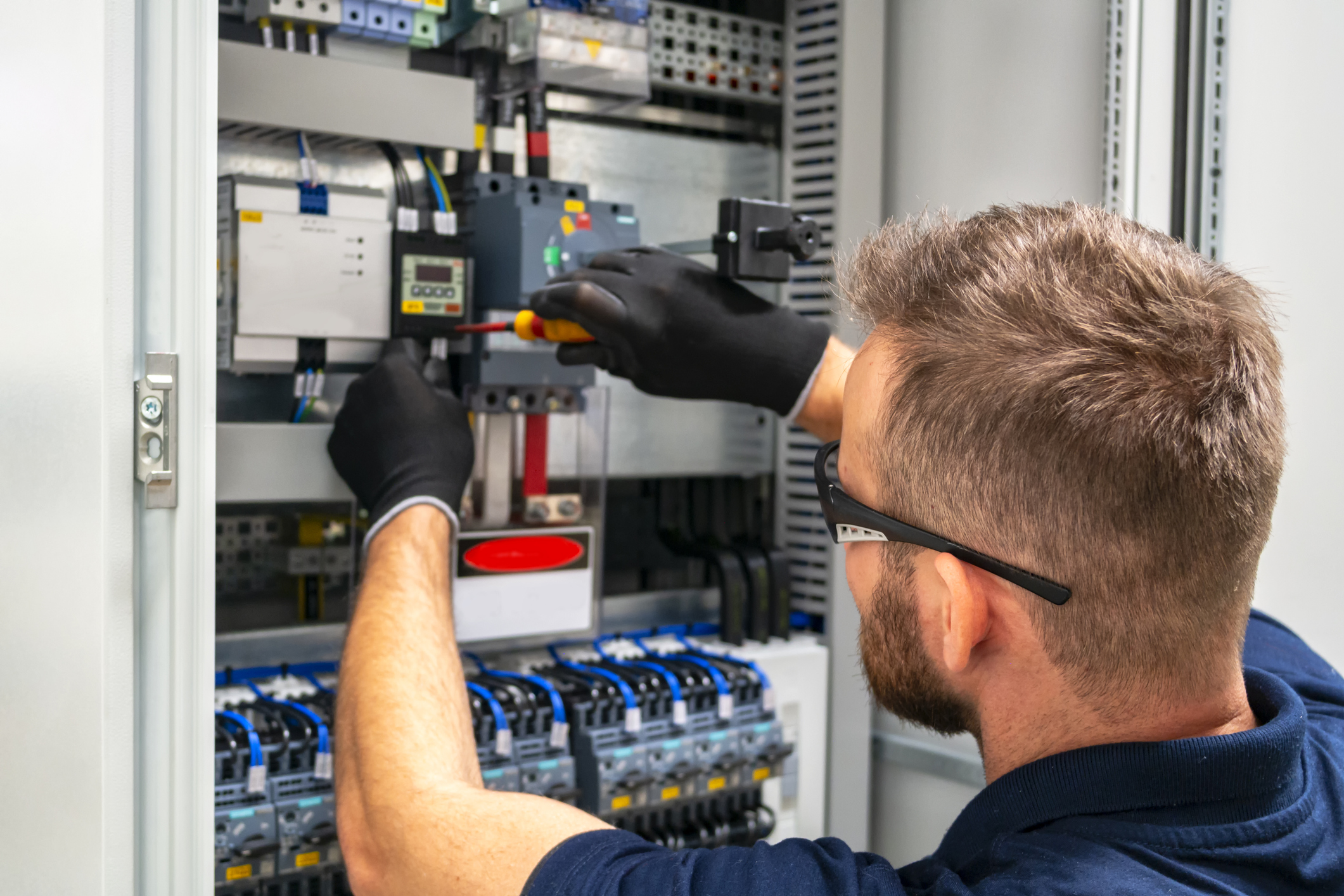 7 Things To Look For When Choosing An Electrician