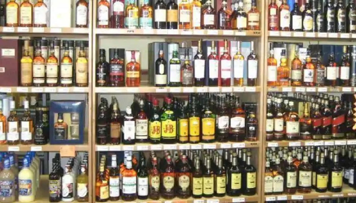 Delhi Liquor Policy: Zonal retailers surrendering licence over unviable business