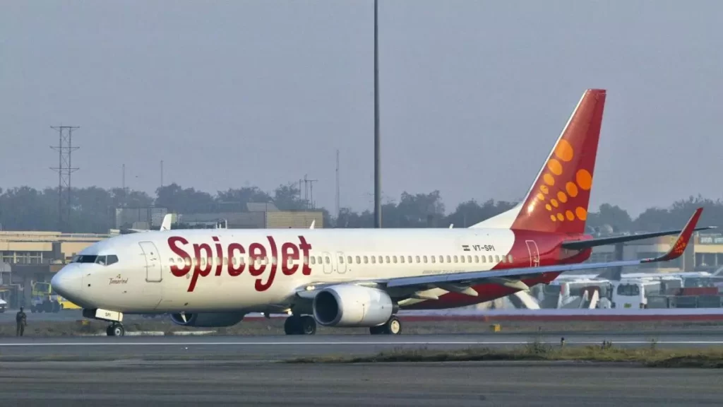 Delhi-Dubai SpiceJet flight diverted to Karachi after technical snag (Ld)