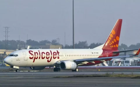 Delhi-Dubai SpiceJet flight diverted to Karachi after technical snag (Ld)